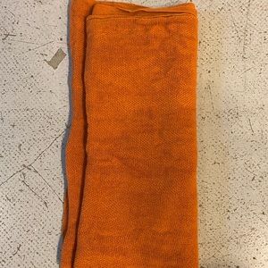 100% Laine BRAND NEW! Scarf Burnt Orange